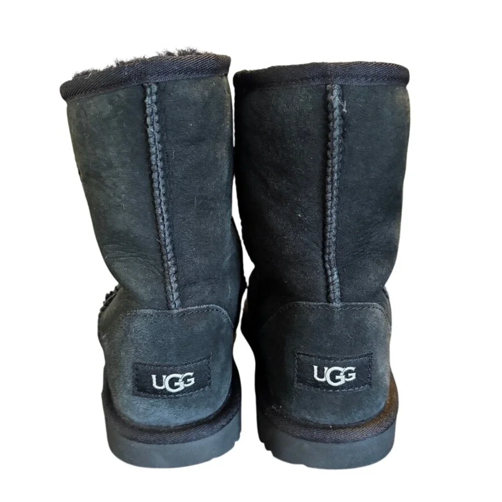 UGG Kids Classic Size 4‎ Short II Boots Black Suede Shearling 1017703K NEW